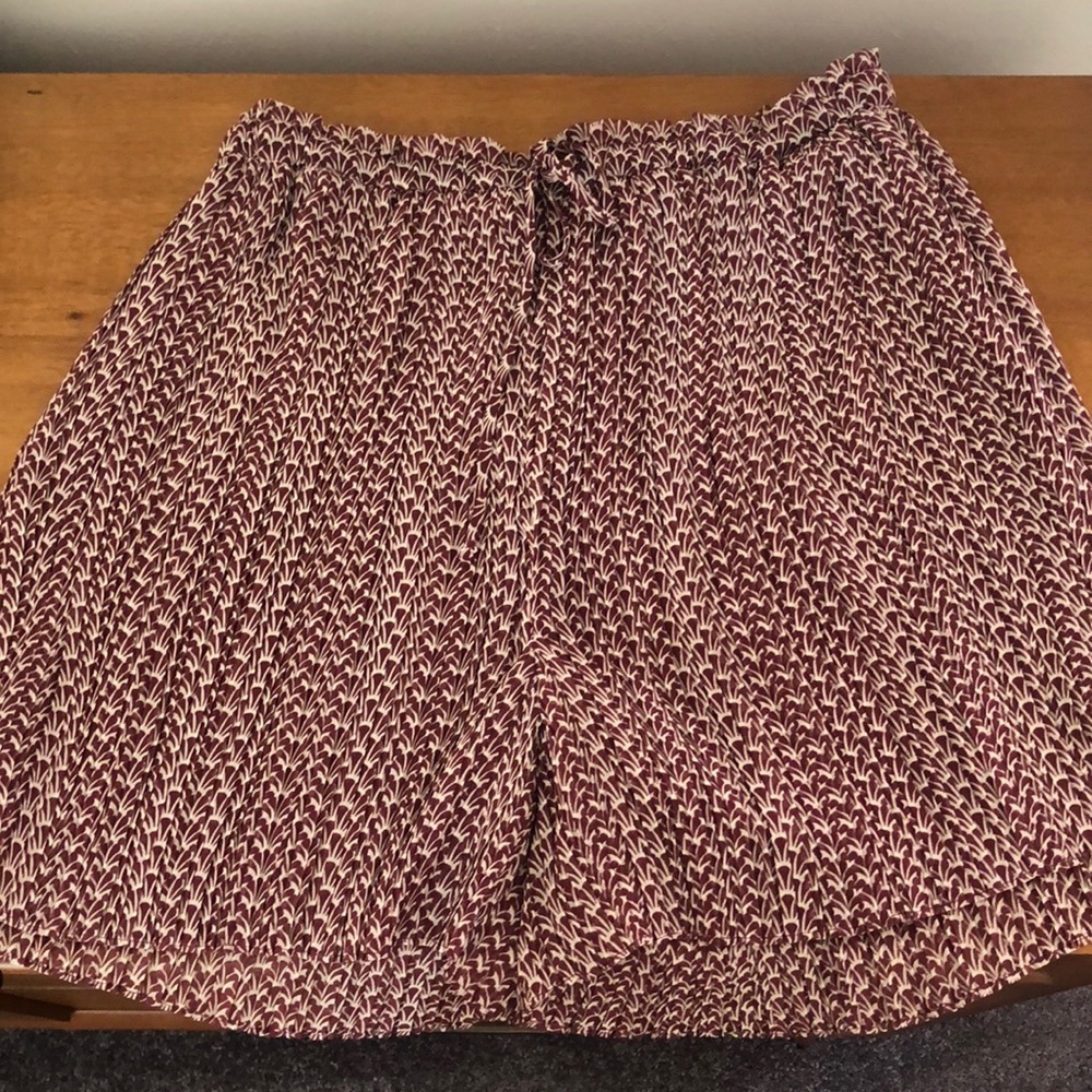 Scotch and Soda burgundy pleat shorts.